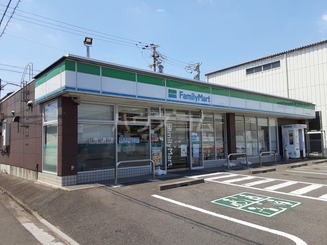 コンビニ　ファミリーマートＪＲ四日市駅前店（コンビニ）まで154m