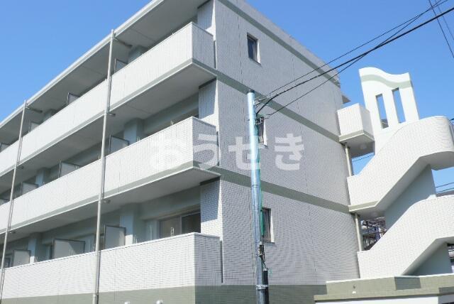建物外観　ホワイトを基調とした外観
