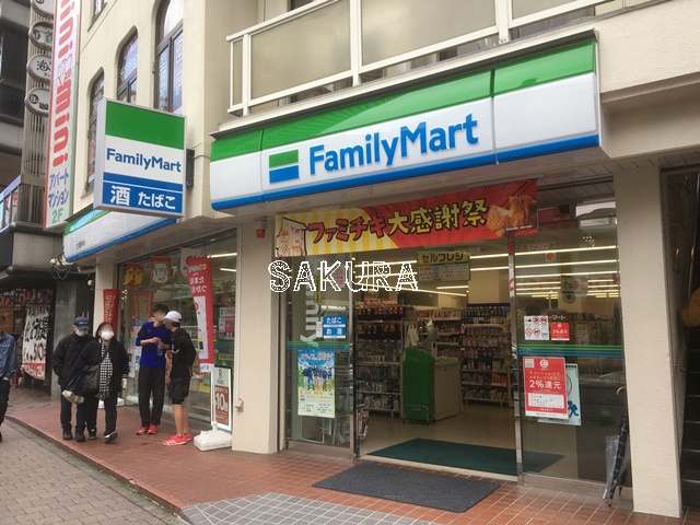 コンビニ　ファミリーマート 上大岡駅南店（コンビニ）まで394m
