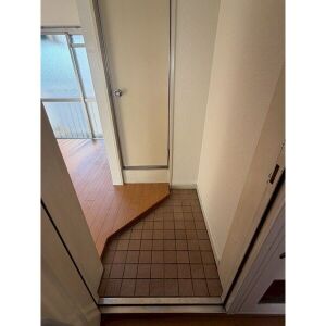 ハートイン中切S棟の玄関写真