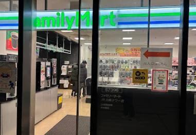 コンビニ　ファミリーマート JR川崎タワー店（コンビニ）まで492m