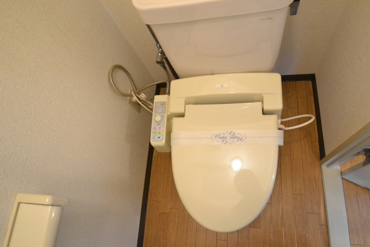 トイレ　ウォシュレット付きです。