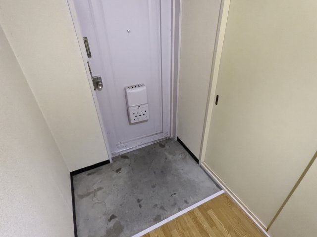 ＪＲ両毛線 山前駅 徒歩1分 3階建 築43年の玄関写真