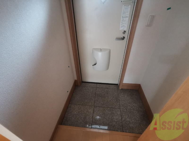 玄関　玄関です。広々としていてスムーズに出入りできそうですね。