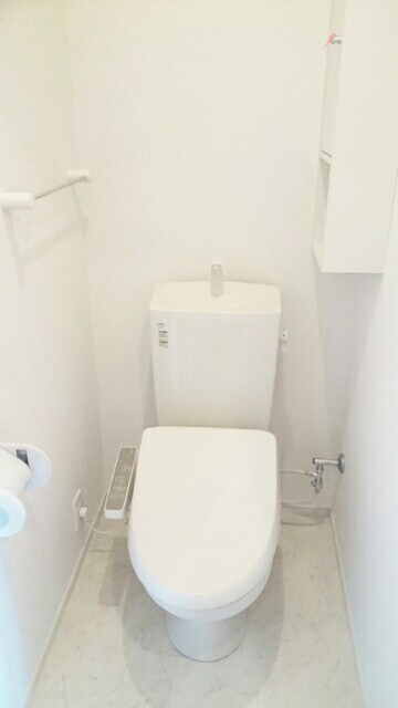 トイレ　ウォシュレット付のトイレです。