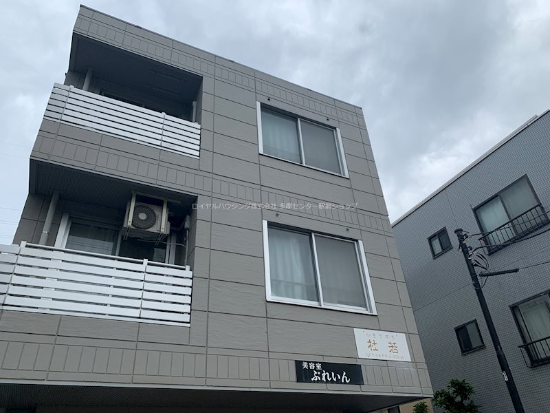 建物外観　写真は３０２号室の物です。敷金礼金無しで初期費用お安めです♪