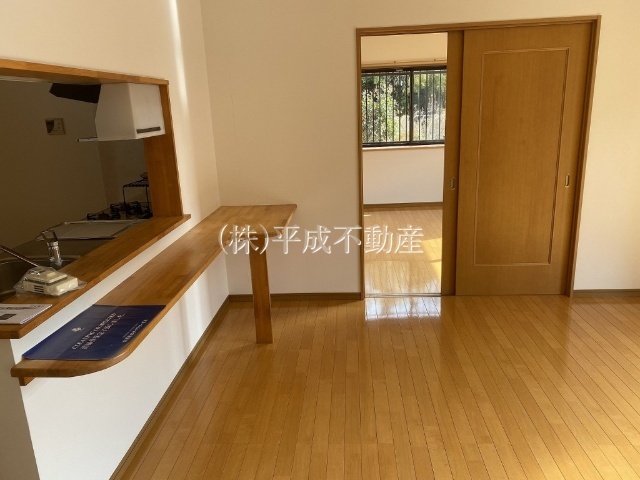 古閑上進様貸家の居間写真