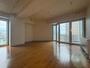 居室・リビング　日当たりが良くて心地よく過ごせそうなお部屋です。