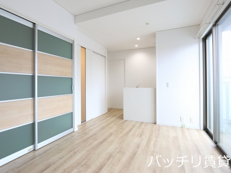 居室・リビング　別号室の画像。現況を優先します。