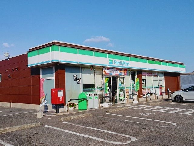 コンビニ　ファミリーマート 中津北店（コンビニ）まで650m