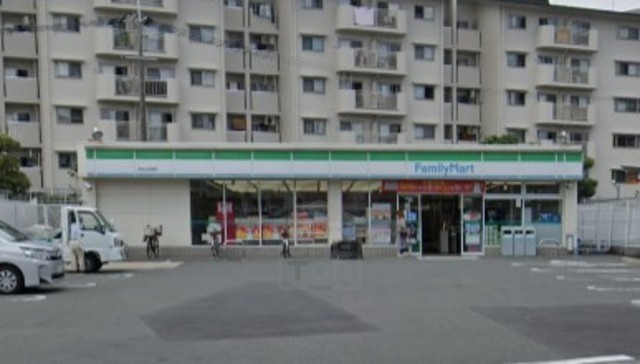 コンビニ　ファミリーマート　吹田山田西（コンビニ）まで893m