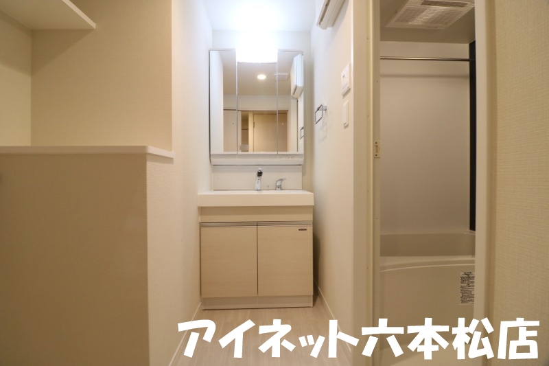 洗面設備　朝の支度には欠かせません