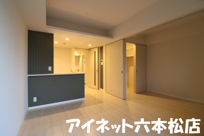 居室・リビング　カウンターキッチンのリビングは会話も弾みますね