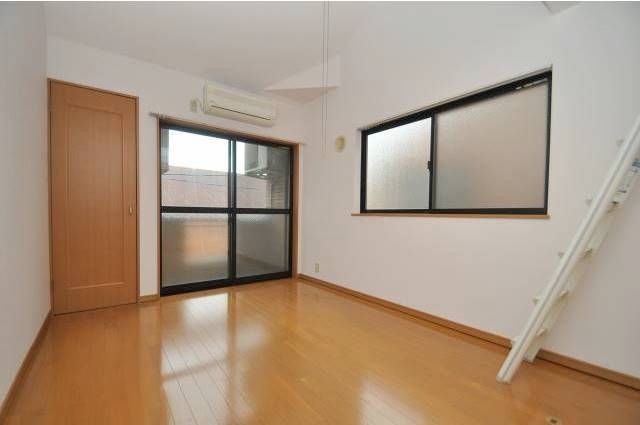 居室・リビング　２面採光・角部屋です