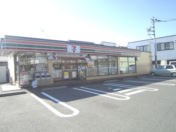 コンビニ　セブンイレブン（コンビニ）まで393m