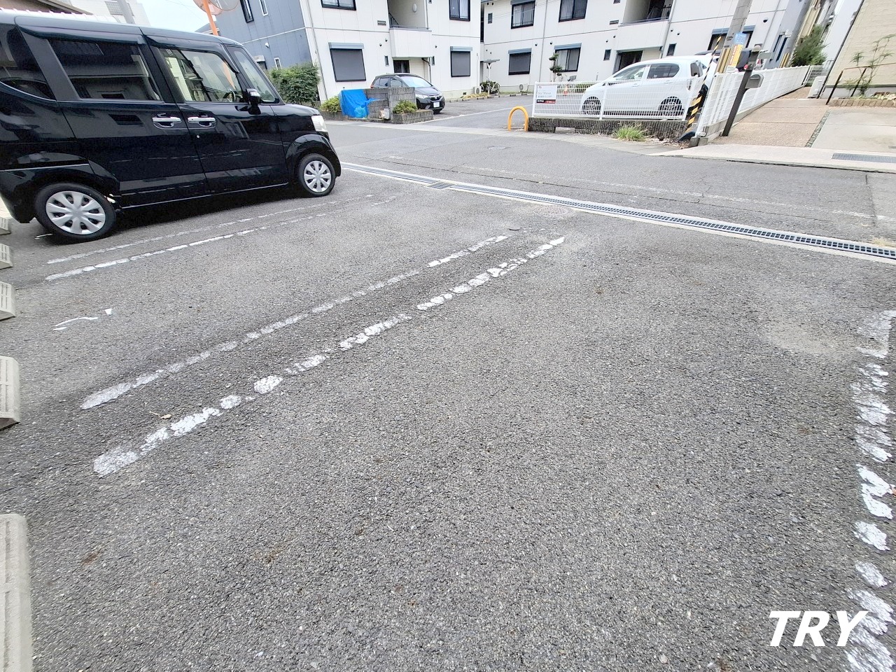駐車場　敷居地内駐車場