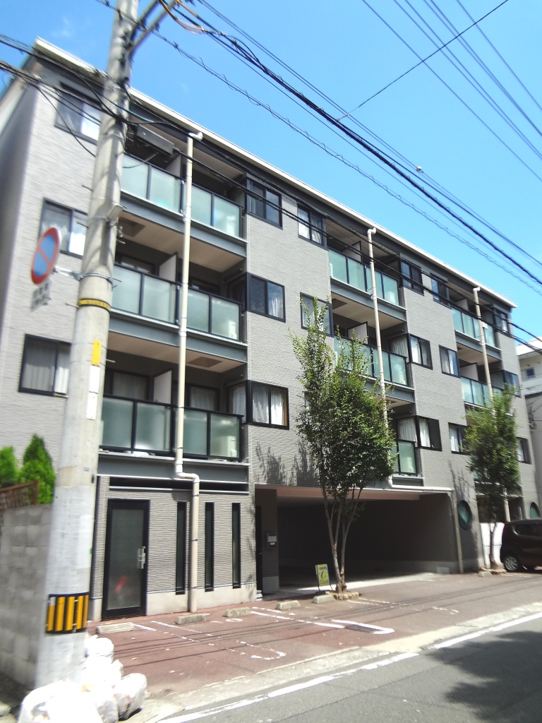 建物外観　タイル貼りの外観です。