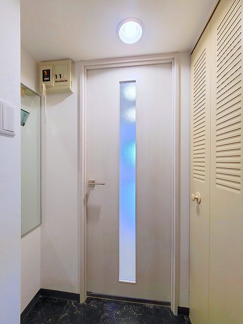 玄関　玄関にはシューズBOXが設置されています☆