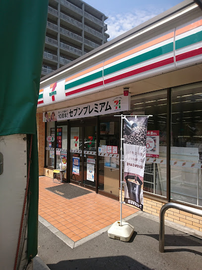 コンビニ　セブン-イレブン 博多筑紫通り店（コンビニ）まで783m