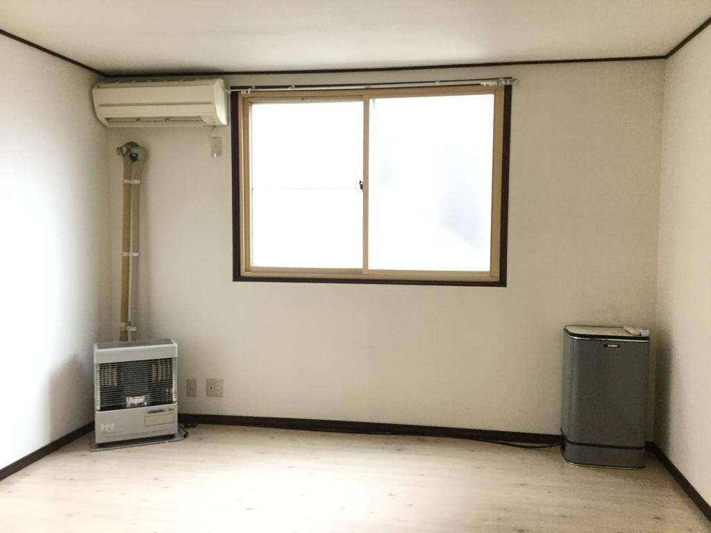 居室・リビング　室内