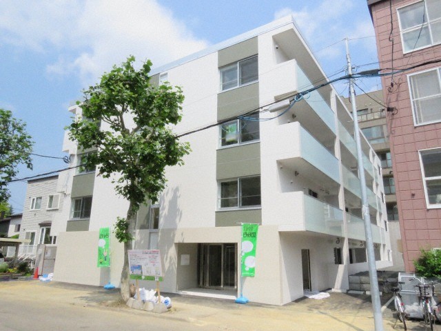 建物外観　人気のデザイナーズマンションです☆