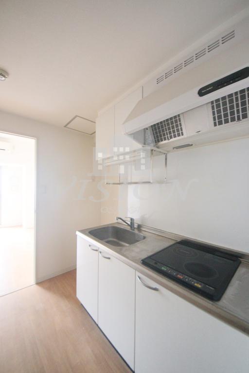 キッチン　別タイプのお部屋の写真になります。