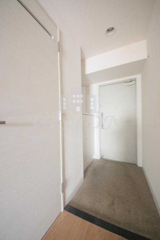 玄関　別タイプのお部屋の写真になります。