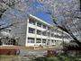 小学校　関市立桜ケ丘小学校（小学校）まで852m