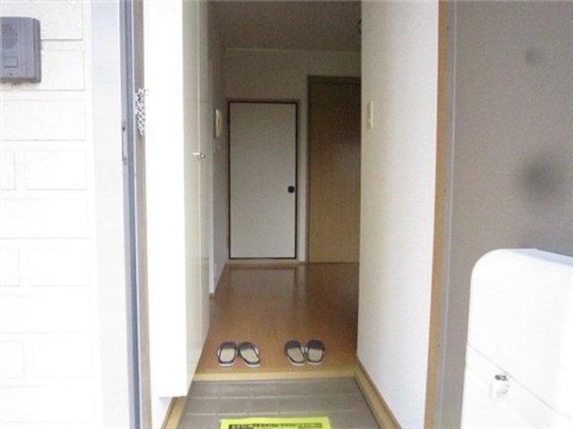 【倉敷市玉島中央町のアパートの玄関】