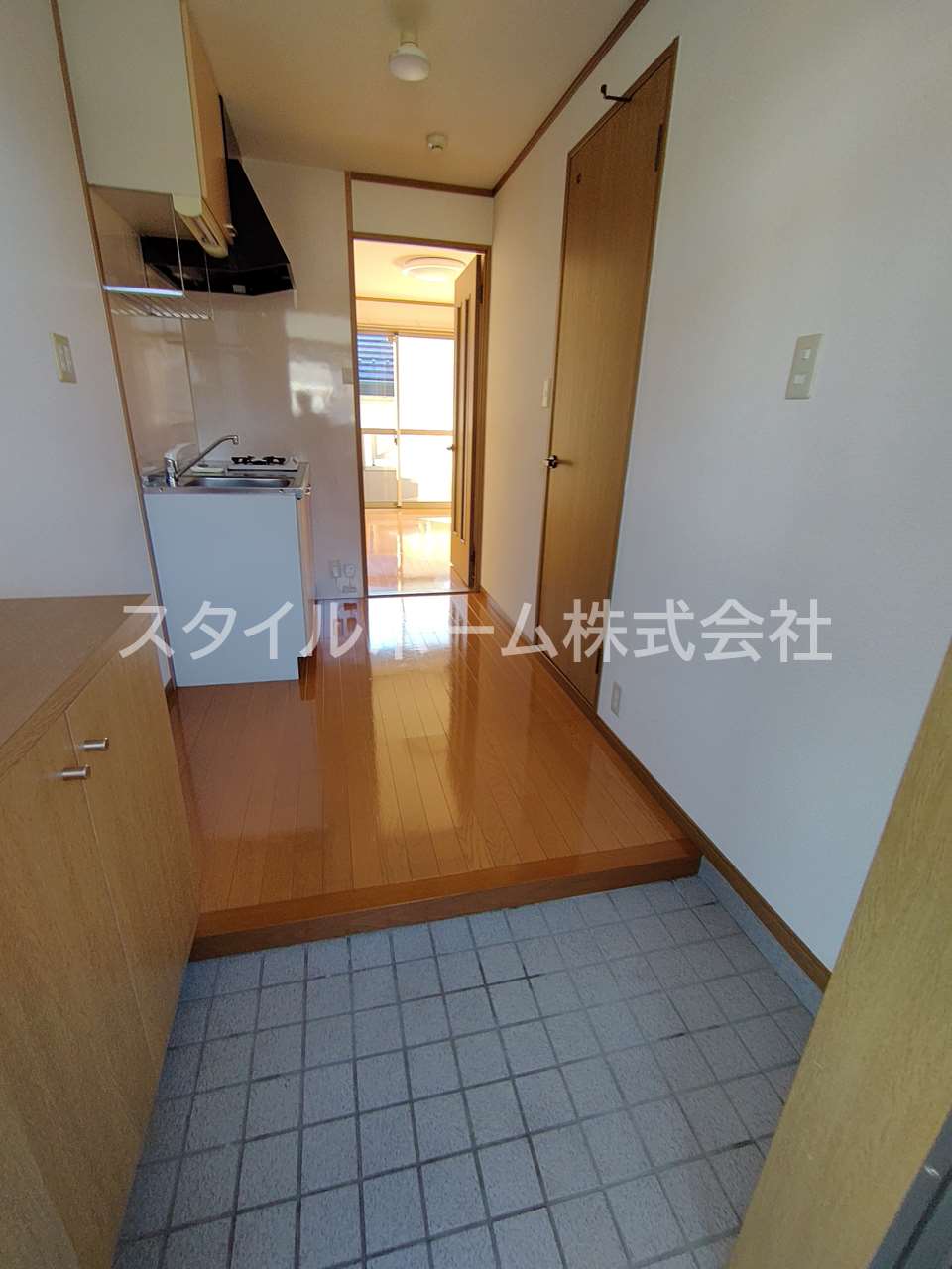 玄関　別部屋写真です。