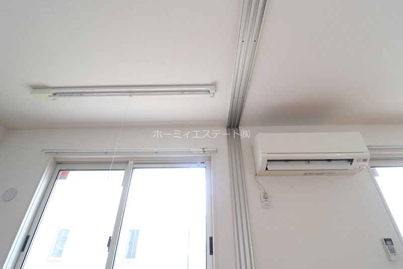 その他設備　室内物干しとエアコン付きです！
