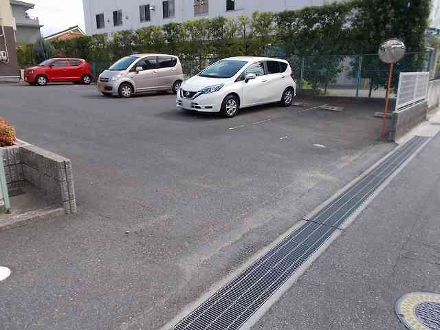 駐車場　駐車場