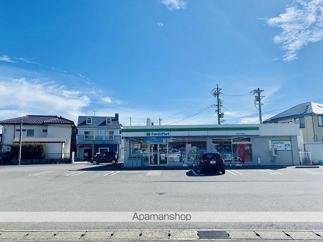 コンビニ　ファミリーマート（コンビニ）まで327m