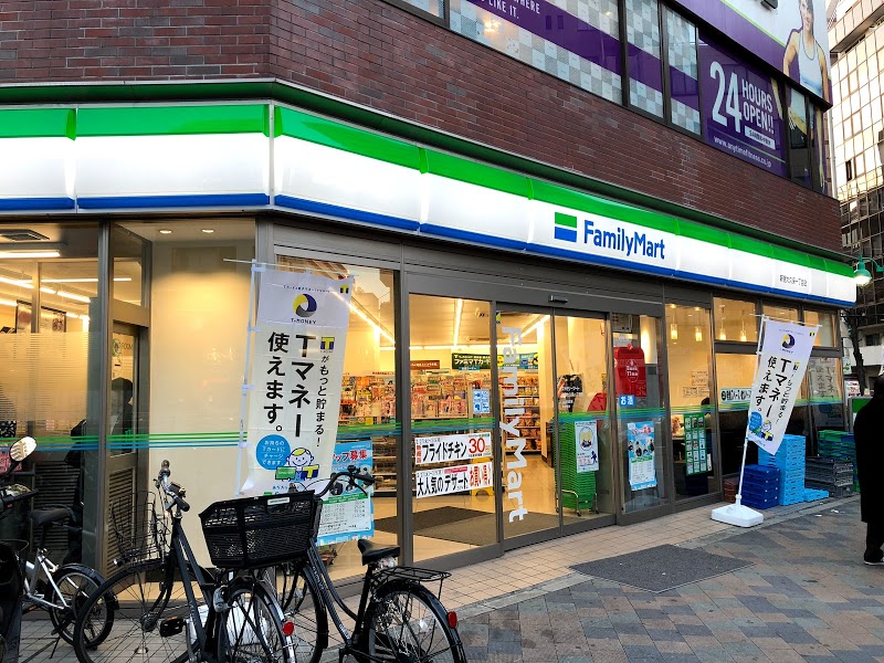 コンビニ　ファミリーマート新宿大久保一丁目店（コンビニ）まで121m