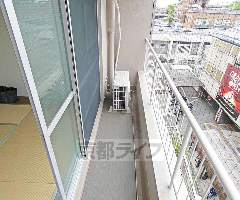 バルコニー　広々としたバルコニーです。