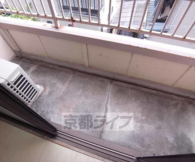 バルコニー　しっかりしたバルコニーがあります