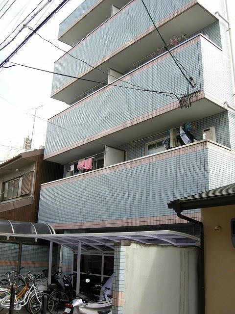 京都市上京区弁財天町のマンションの建物外観