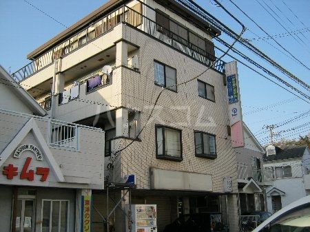 横須賀市久比里のマンションの建物外観