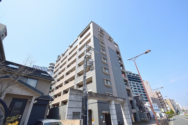 大阪市城東区鴫野西のマンションの建物外観