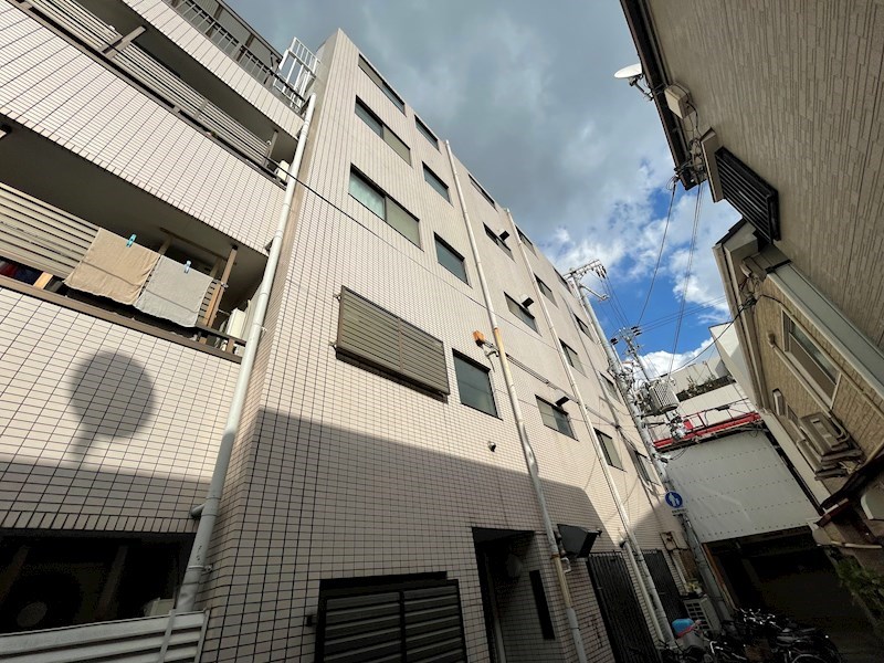神戸市中央区東雲通のマンションの建物外観