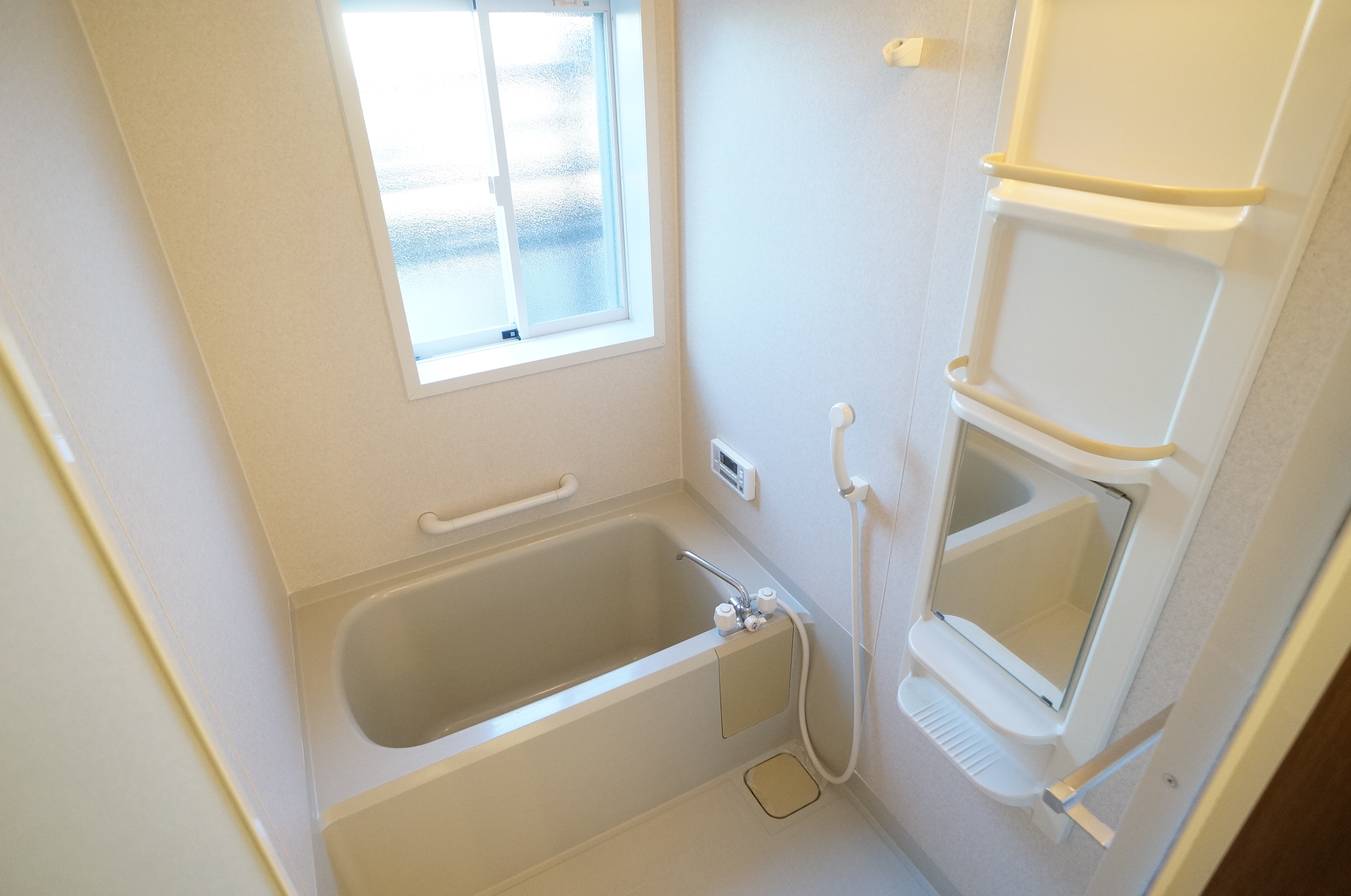 バス・シャワールーム　追い焚き機能付いています！