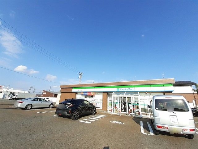 コンビニ　ファミリーマートうぐいす団地店（コンビニ）まで260m
