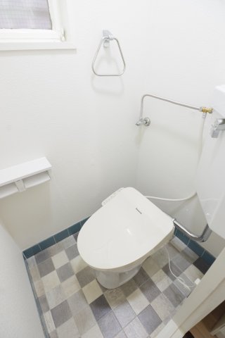 トイレ　嬉しい温水洗浄便座です！