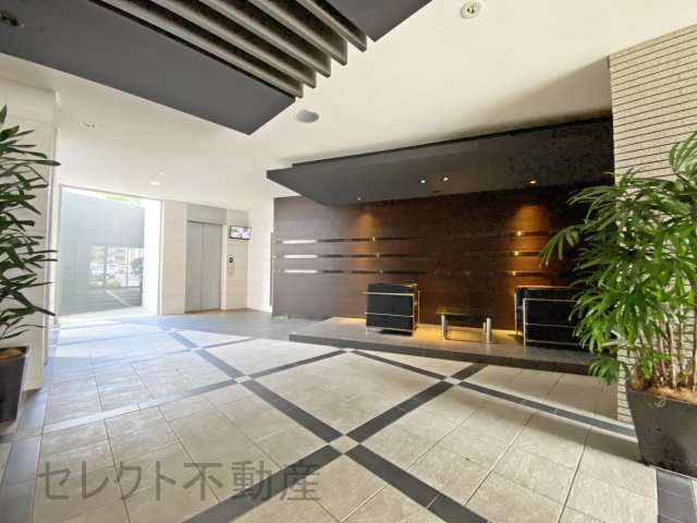 【名古屋市中区新栄町のマンションのロビー】