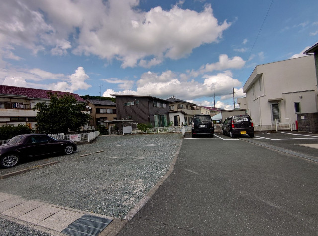 【浜松市浜名区引佐町井伊谷のアパートの駐車場】