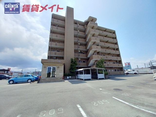 【伊勢市御薗町新開のマンションのエントランス】