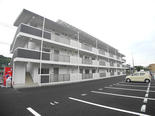 大村市岩松町のマンションの建物外観