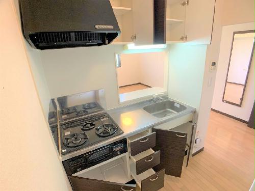 キッチン　設備・仕様は号室により異なる為、現況を優先致します。
