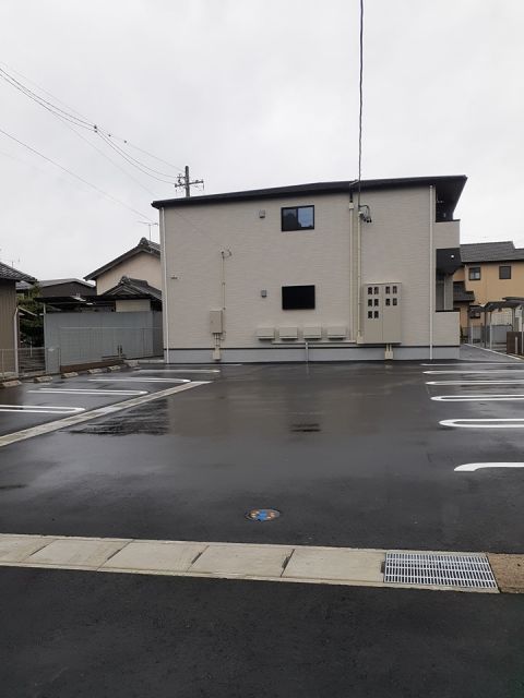 【フラット半田の駐車場】