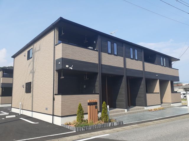 館山市那古のアパートの建物外観